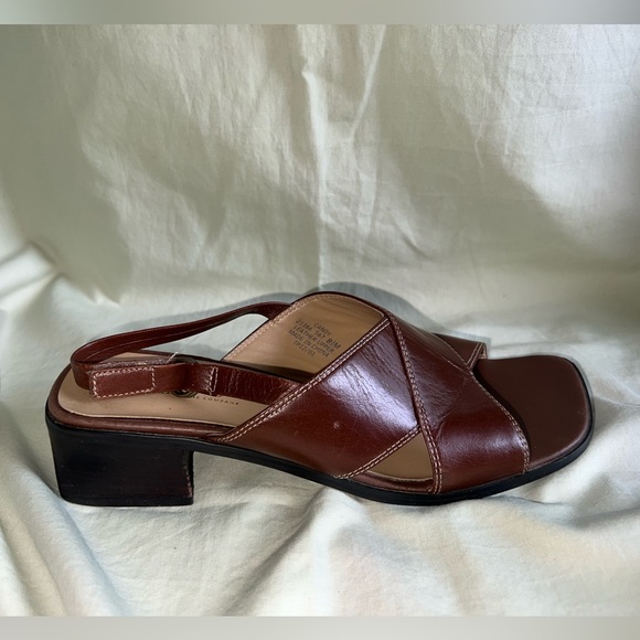 First Issue By Liz Claiborne Size 8.5 M Leather 21168 Brown Heel Block 2” #But6 - Picture 1 of 6